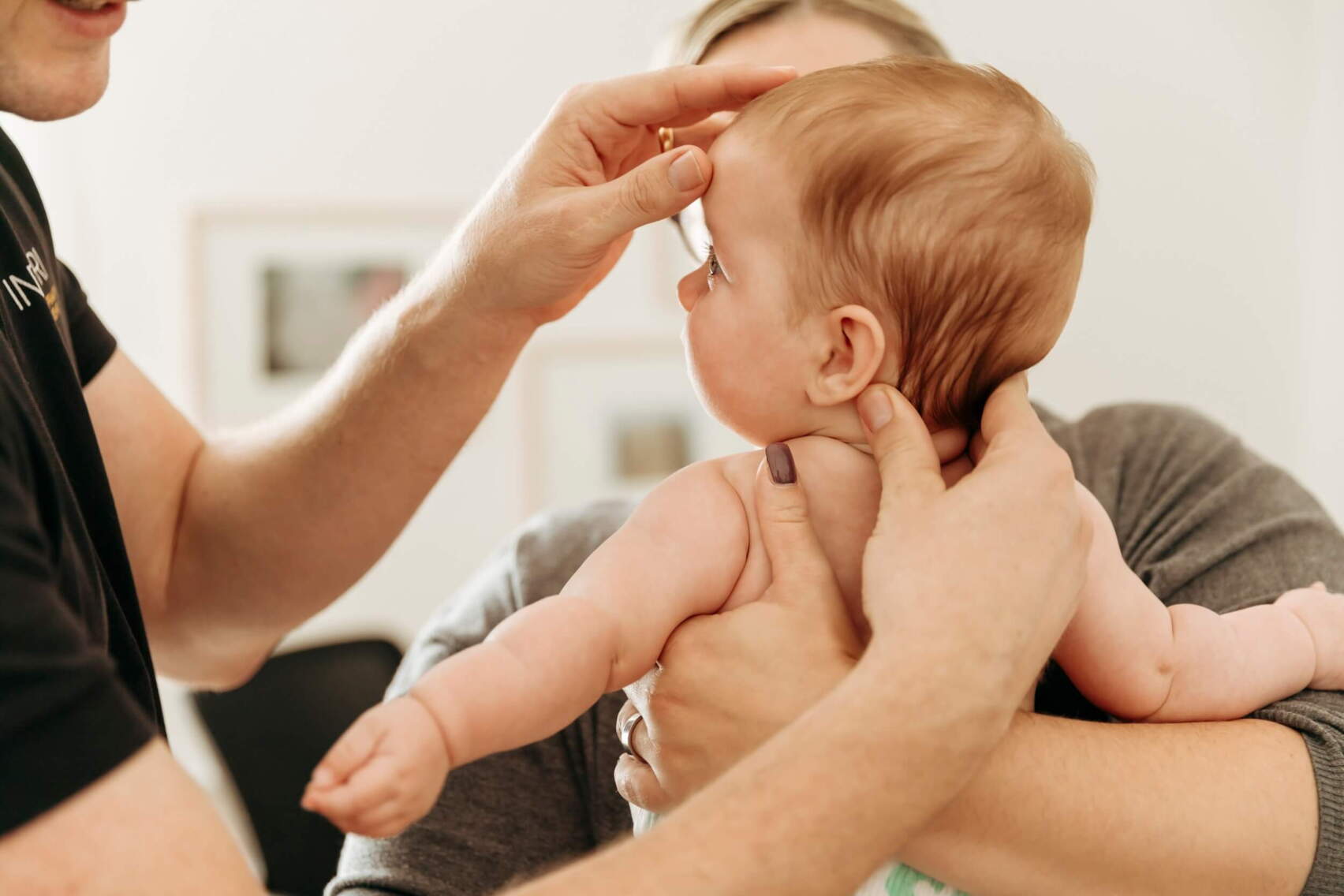 chiropraktik-saeugling.jpeg Chiropraktische Behandlung eines Babys