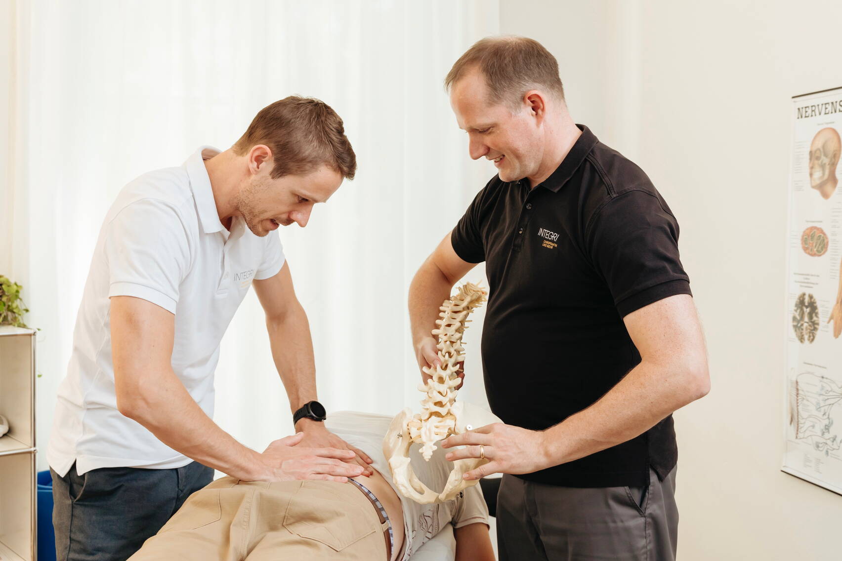 Weiterbildung, Assistenzstelle. Assistent und Principal bei einer Behandlung Weiterbildung, Assistenzstelle. Assistent und Principal bei einer Behandlung