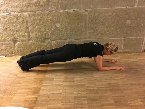 wintersaison_plank.jpg Plank-Position