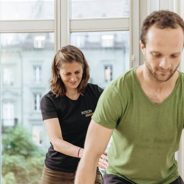 Personen im GLA:D Arthrose: Übungen, Brustwirbelsäule