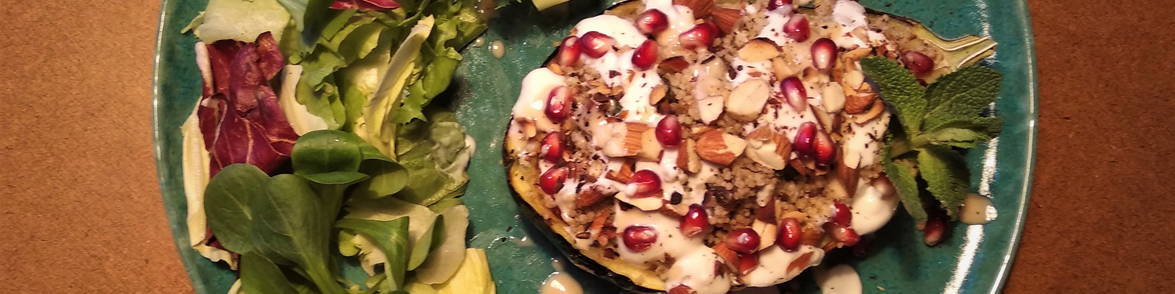 orientalische Aubergine mit Couscousfüllung, angerichtet