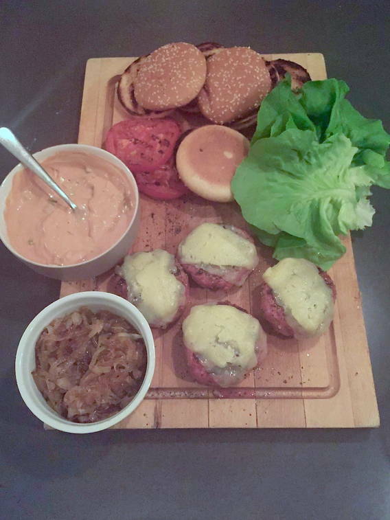 INTEGRI-Burger, alles bereit für den Burger INTEGRI-Burger, alles bereit für den Burger