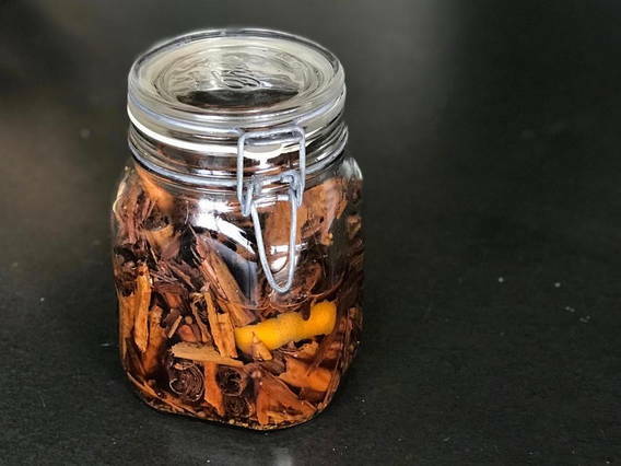 Glögg, Gewürzglase mit Cognac Glögg, Gewürzglase mit Cognac